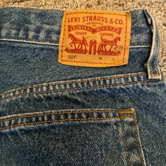 501 Levi High Rise Shorts - Picture 3 of 5